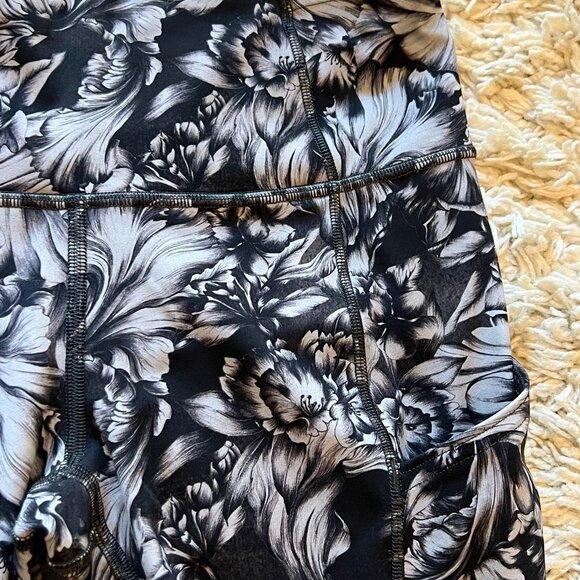 Almost New Lululemon Fast and Free Floral Tight - Picture 4 of 5